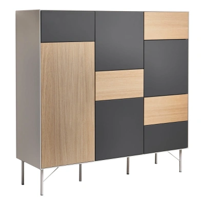 Vysoká komoda v dekoru dubu v antracitovo-přírodní barvě 136x133 cm Edge by Hammel – Hammel Furniture